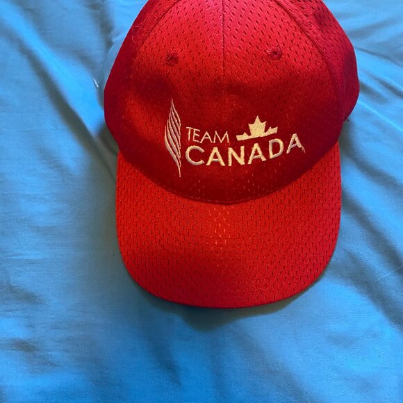 Team Canada AJM Full Fit, Adjustable Golf Sport Cap Hat Red Polyester Like NEW - Picture 3 of 5